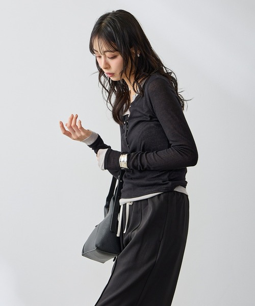 Anclear oui(アンクリアウィ)の「配色ヘンリーネックプルオーバー(Tシャツ/カットソー・レディース・PINK/Moca/Black/Beige・F)」の6枚目の写真