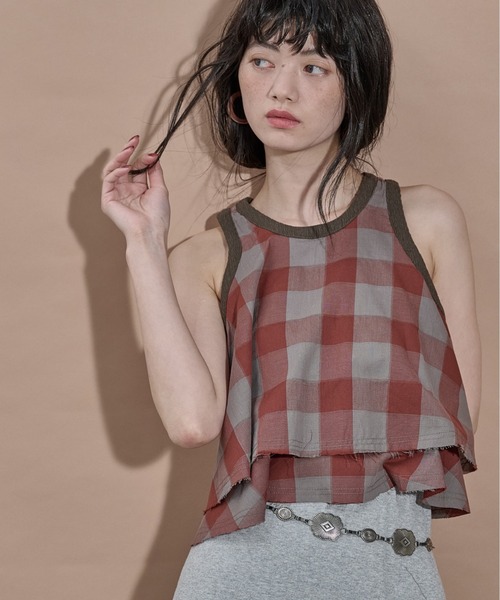 THE YOn(ザヨン)の「バイカラーパイピングカットオフフリルアメスリブラウス(シャツ/ブラウス・レディース・レンガ/ナチュラル/ブラック・FREE)」の3枚目の写真