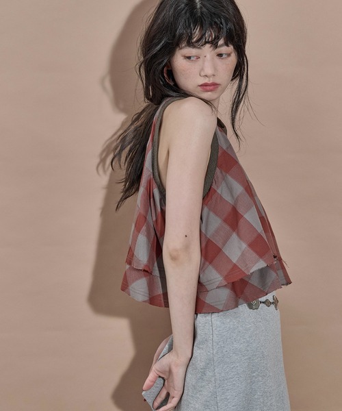 THE YOn(ザヨン)の「バイカラーパイピングカットオフフリルアメスリブラウス(シャツ/ブラウス・レディース・レンガ/ナチュラル/ブラック・FREE)」の22枚目の写真