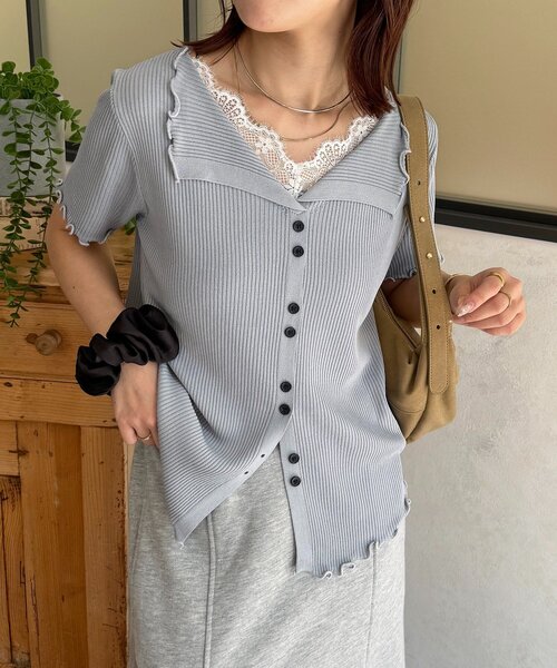 Thevon(ゼボン)の「ネックレースドッキング半袖ニットカーディガン(カーディガン/ボレロ・レディース・サックスブルー/グレー/イエロー・FREE)」の2枚目の写真