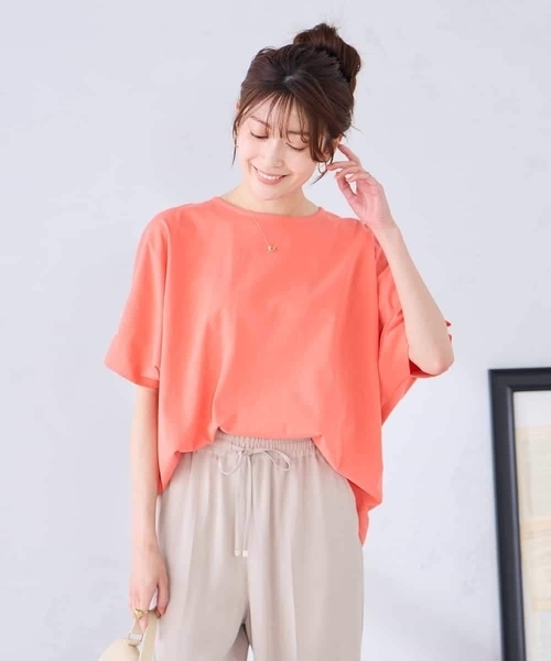 a.v.v（アーヴェヴェ）の「【接触冷感/UVカット/コットン 100%】タックドルマンスリーブカットソー（Tシャツ/カットソー・レディース・オレンジ/アイボリー/ブラック/ブルー・38/36/40）」の17枚目の写真
