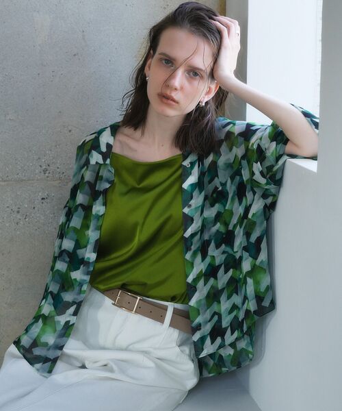 Editt by YECCA VECCA(エディットバイイェッカヴェッカ)の「【2点SET】キャミ付きシアージオメ柄シャツ(シャツ/ブラウス・レディース・ブルー/グリーン・FREE)」の3枚目の写真