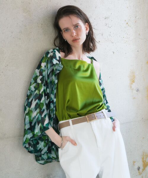 Editt by YECCA VECCA(エディットバイイェッカヴェッカ)の「【2点SET】キャミ付きシアージオメ柄シャツ(シャツ/ブラウス・レディース・ブルー/グリーン・FREE)」の4枚目の写真