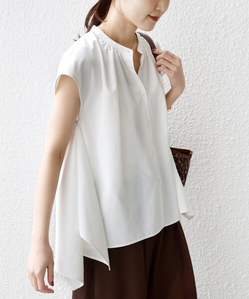 SHIPS(シップス)の「〈UVカット/吸水速乾/接触冷感/防シワ〉ハンカチーフ ヘムライン バック フレア ブラウス(シャツ/ブラウス・レディース・ネイビー/ピンク/オフホワイト・ONE SIZE)」の1枚目の写真