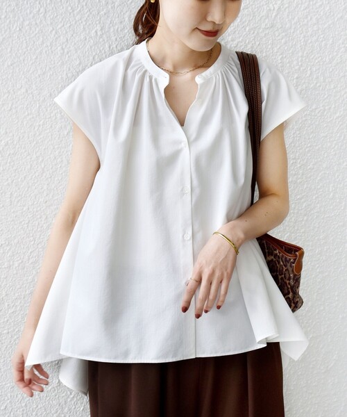 SHIPS(シップス)の「〈UVカット/吸水速乾/接触冷感/防シワ〉ハンカチーフ ヘムライン バック フレア ブラウス(シャツ/ブラウス・レディース・ネイビー/ピンク/オフホワイト・ONE SIZE)」の8枚目の写真
