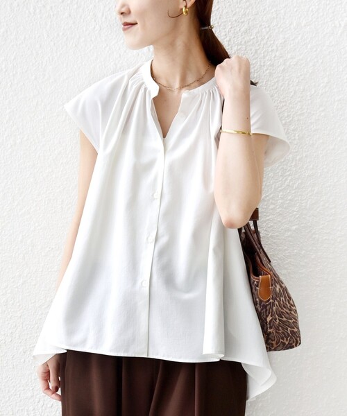 SHIPS(シップス)の「〈UVカット/吸水速乾/接触冷感/防シワ〉ハンカチーフ ヘムライン バック フレア ブラウス(シャツ/ブラウス・レディース・ネイビー/ピンク/オフホワイト・ONE SIZE)」の9枚目の写真