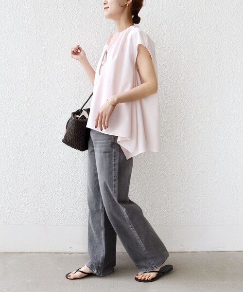 SHIPS(シップス)の「〈UVカット/吸水速乾/接触冷感/防シワ〉ハンカチーフ ヘムライン バック フレア ブラウス(シャツ/ブラウス・レディース・ネイビー/ピンク/オフホワイト・ONE SIZE)」の13枚目の写真