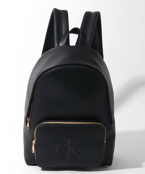 Calvin Klein(カルバン・クライン)の「【Calvin Klein/カルバンクライン】サンディ スリム バックパック40(バックパック/リュック・レディース・ブラック・FREE)」の3枚目の写真