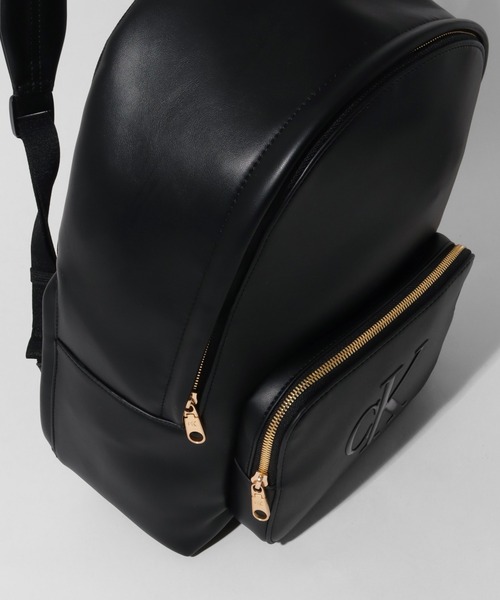 Calvin Klein(カルバン・クライン)の「【Calvin Klein/カルバンクライン】サンディ スリム バックパック40(バックパック/リュック・レディース・ブラック・FREE)」の11枚目の写真