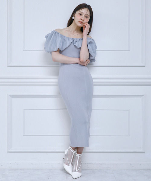 ROYAL PARTY(ロイヤルパーティー)の「異素材シアーオフショルタイトニットワンピース(ワンピース・レディース・ベージュ/ブラック/ブルー・FREE)」の4枚目の写真