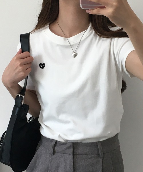 RME.(アールエムイー)の「ワンポイントハート刺繍半袖Tシャツ(Tシャツ/カットソー・レディース・ブラック/ホワイト/グレー・L/M/S)」の1枚目の写真