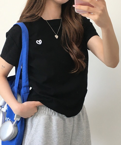 RME.(アールエムイー)の「ワンポイントハート刺繍半袖Tシャツ(Tシャツ/カットソー・レディース・ブラック/ホワイト/グレー・L/M/S)」の2枚目の写真