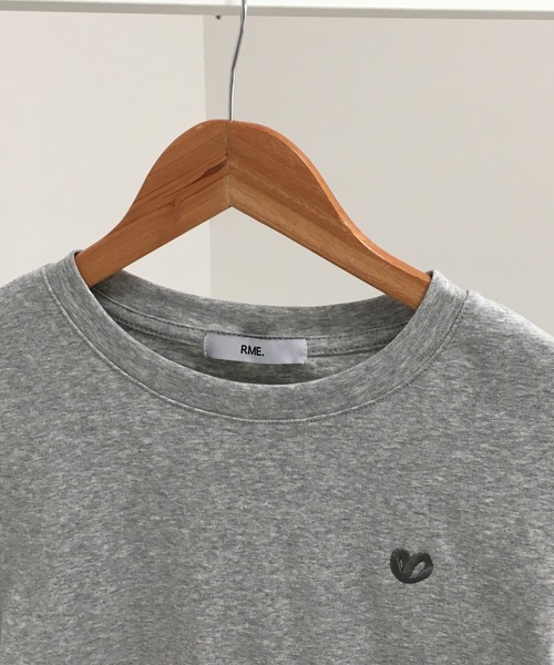 RME.(アールエムイー)の「ワンポイントハート刺繍半袖Tシャツ(Tシャツ/カットソー・レディース・ブラック/ホワイト/グレー・L/M/S)」の22枚目の写真
