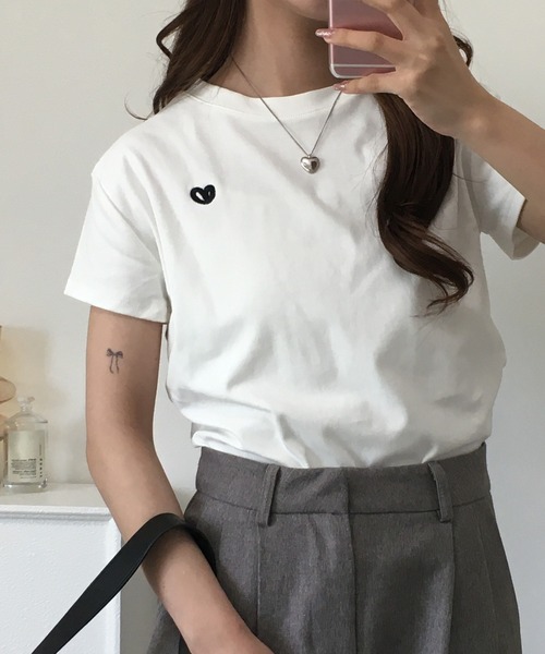 RME.(アールエムイー)の「ワンポイントハート刺繍半袖Tシャツ(Tシャツ/カットソー・レディース・ブラック/ホワイト/グレー・L/M/S)」の5枚目の写真