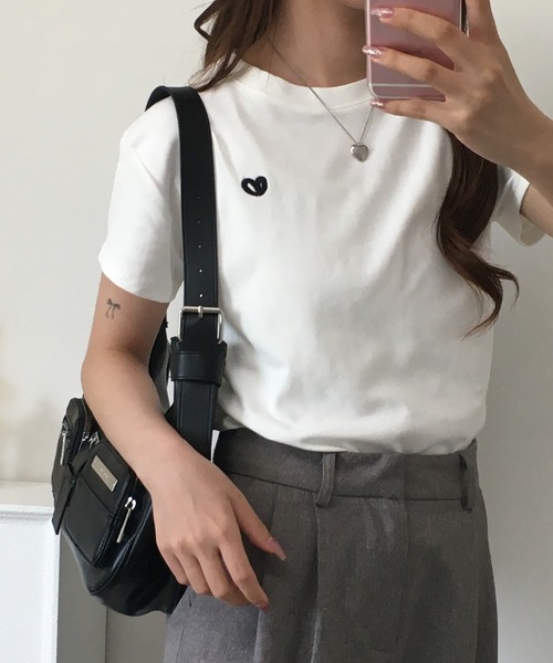 RME.(アールエムイー)の「ワンポイントハート刺繍半袖Tシャツ(Tシャツ/カットソー・レディース・ブラック/ホワイト/グレー・L/M/S)」の8枚目の写真