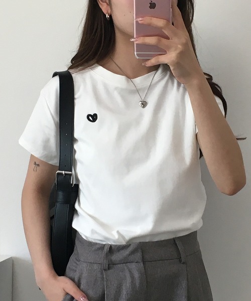 RME.(アールエムイー)の「ワンポイントハート刺繍半袖Tシャツ(Tシャツ/カットソー・レディース・ブラック/ホワイト/グレー・L/M/S)」の7枚目の写真
