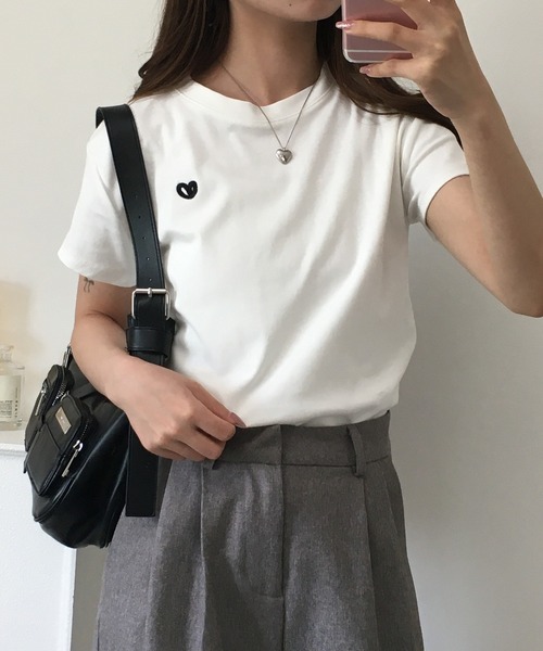 RME.(アールエムイー)の「ワンポイントハート刺繍半袖Tシャツ(Tシャツ/カットソー・レディース・ブラック/ホワイト/グレー・L/M/S)」の9枚目の写真