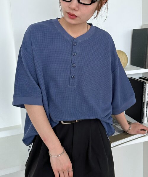 DISCOAT(ディスコート)の「【Enlude】ワッフルヘンリードロストTシャツ《ユニセックス》(Tシャツ/カットソー・レディース・ブルー/チャコールグレー/モカ・FREE)」の3枚目の写真