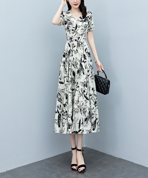 LUCPY（ラクピー）の「モノトーンボタニカルプリント Vネックフレアワンピース（ワンピース・レディース・ホワイト・XX-LARGE/X-LARGE/LARGE/MEDIUM）」の3枚目の写真