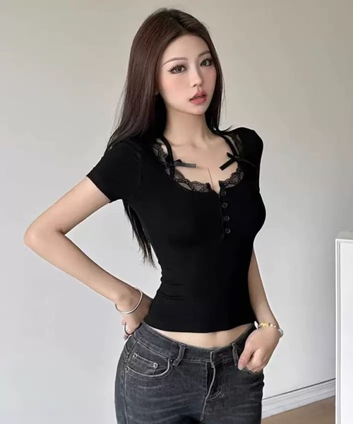 VIBGYOR(ヴィブジョー)の「【EIZZ/アイズ】レイヤード風 レースリボン ホルターネックTシャツ / フロントボタン クロップド丈 チビT(Tシャツ/カットソー・レディース・ホワイト/ブラック・FREE)」の12枚目の写真