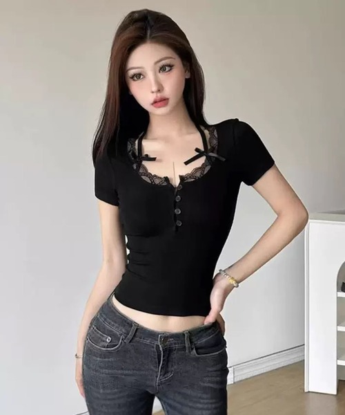 VIBGYOR(ヴィブジョー)の「【EIZZ/アイズ】レイヤード風 レースリボン ホルターネックTシャツ / フロントボタン クロップド丈 チビT(Tシャツ/カットソー・レディース・ホワイト/ブラック・FREE)」の11枚目の写真