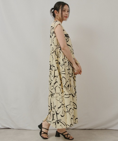 palm RICHE(ポームリシュ)の「柄ティアードOP(ワンピース・レディース・ブラック/アイボリー・M)」の6枚目の写真