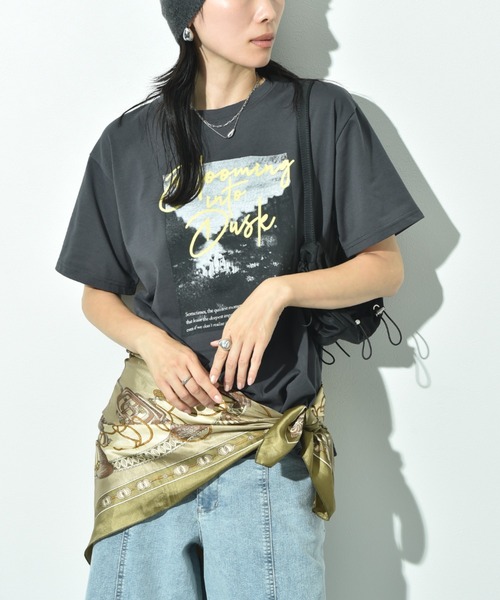INTERPLANET(インタープラネット)の「フォトプリントカラーロゴT(Tシャツ/カットソー・レディース・チャコールグレー/オフホワイト・FREE)」の2枚目の写真
