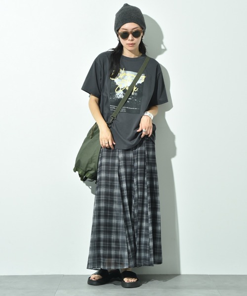 INTERPLANET(インタープラネット)の「フォトプリントカラーロゴT(Tシャツ/カットソー・レディース・チャコールグレー/オフホワイト・FREE)」の11枚目の写真