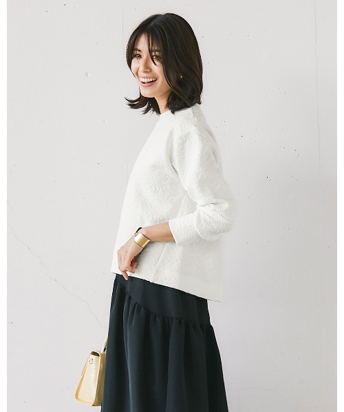 DoCLASSE（ ドゥクラッセ）の「フラワージャカード・クルーネックトップス（Tシャツ/カットソー・レディース・ダークネイビー/チャコール/オフホワイト・S/M/L/LL/3L）」の4枚目の写真