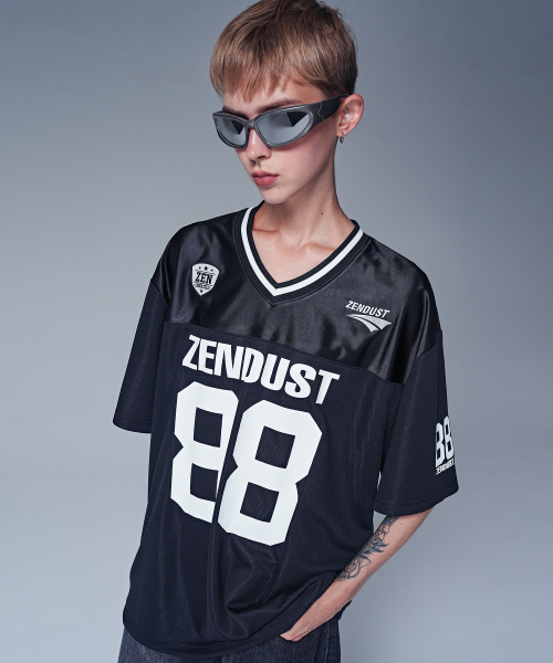 ZENDUST(ジェンダスト)の「Chrome Play Football Jersey T-shirt BLACK(Tシャツ/カットソー・レディース・ブラック・MEDIUM/LARGE)」の1枚目の写真