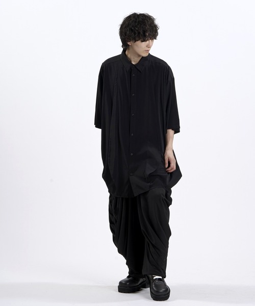 NO ID.(ノーアイディ)の「【NO ID.】3D Gather Half Sleeve Long Shirt / 3Dギャザー ハーフスリーブ ロング シャツ(シャツ/ブラウス・メンズ・ブラック/その他23/その他22・ONE SIZE)」の9枚目の写真
