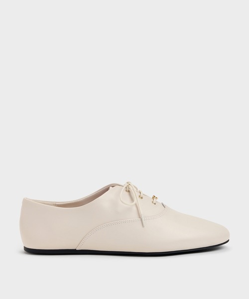 CHARLES & KEITH(チャールズ & キース)の「Pippa ピッパ レザー ダービーフラット(ドレスシューズ・レディース・ブラック/オフホワイト・23cm/23.5cm/24.5cm/25cm)」の4枚目の写真