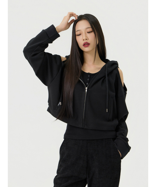 VADEFY(ヴァデファイ)の「肩カットアウトクロップフードジップアップ、ブラック(パーカー・レディース・その他・ONE SIZE)」の4枚目の写真