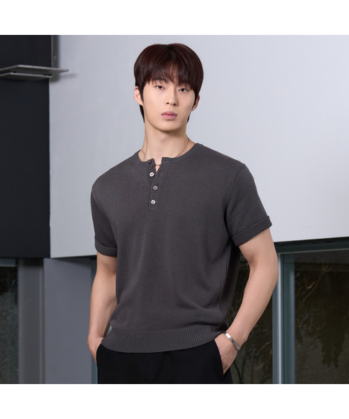 HYOJI（ヒョージ）の「26 SS ウォッシャブルリネンヘンリーネッククロップニット（6カラー）（ニット/セーター・メンズ・ブラック/ネイビー/グレー/レッド/クリーム/チャコール・M/L/XL/S）」の4枚目の写真