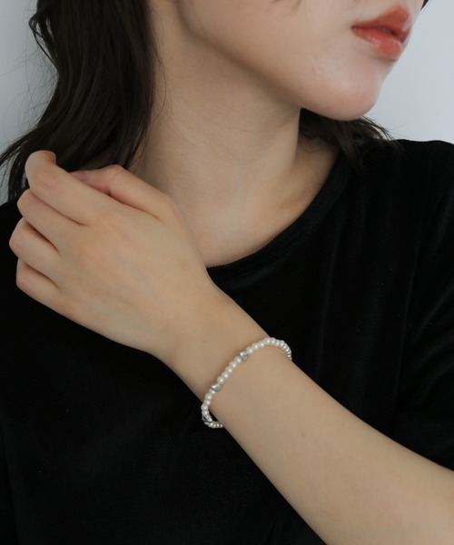 cheriella（シェリエラ）の「【cheriella】パールメタルデザインブレスレット　PEARL METAL DESIGN BRACELET（ブレスレット・レディース・シルバー・FREE）」の3枚目の写真