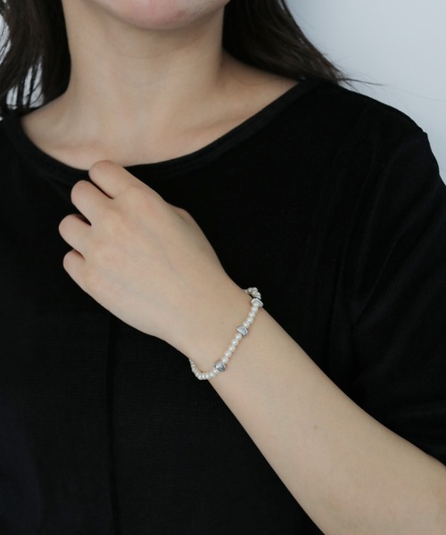 cheriella（シェリエラ）の「【cheriella】パールメタルデザインブレスレット　PEARL METAL DESIGN BRACELET（ブレスレット・レディース・シルバー・FREE）」の6枚目の写真
