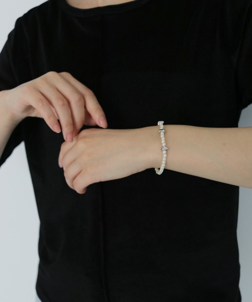 cheriella（シェリエラ）の「【cheriella】パールメタルデザインブレスレット　PEARL METAL DESIGN BRACELET（ブレスレット・レディース・シルバー・FREE）」の4枚目の写真