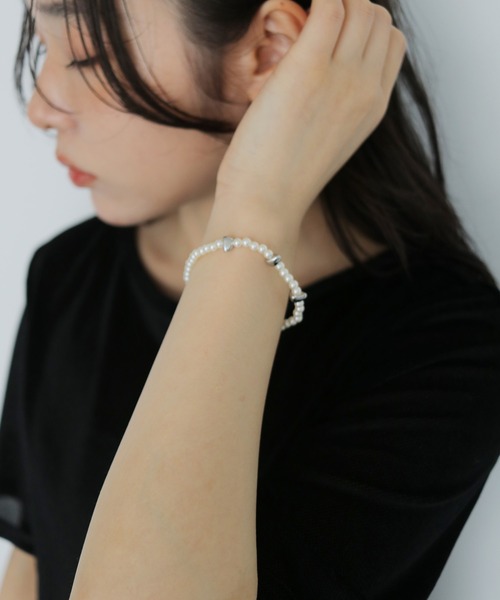 cheriella（シェリエラ）の「【cheriella】パールメタルデザインブレスレット　PEARL METAL DESIGN BRACELET（ブレスレット・レディース・シルバー・FREE）」の2枚目の写真
