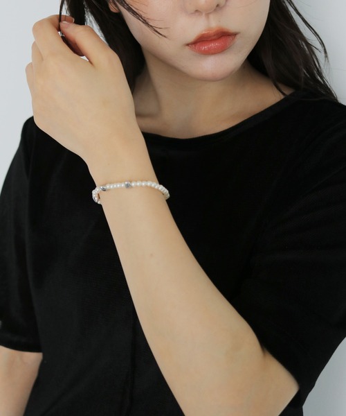 cheriella（シェリエラ）の「【cheriella】パールメタルデザインブレスレット　PEARL METAL DESIGN BRACELET（ブレスレット・レディース・シルバー・FREE）」の5枚目の写真