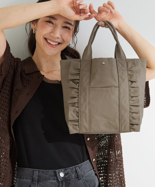 SHOO・LA・RUE(シューラルー)の「【2WAY】キャンバスフリルトートバッグ(トートバッグ・レディース・イエロー/グレー/ブラック・00)」の1枚目の写真