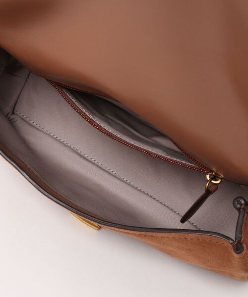 MICHAEL KORS(マイケルコース)の「BRYANT スエード コンバーチブル ショルダーバッグ スモール(ショルダーバッグ・レディース・ブラウン系・FREE)」の9枚目の写真
