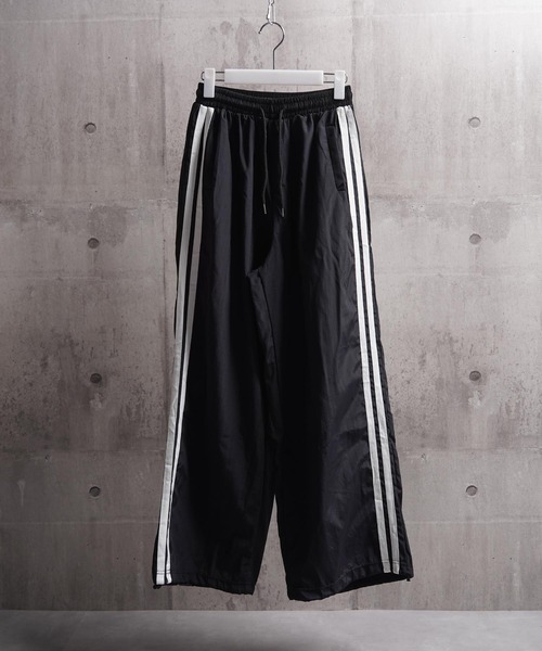 1111clothing（ワンフォークロージング）の「サイドライン バギートラックパンツ / Side Line Baggy Track Pants（その他パンツ・メンズ・グレー/ブラック・FREE）」の4枚目の写真