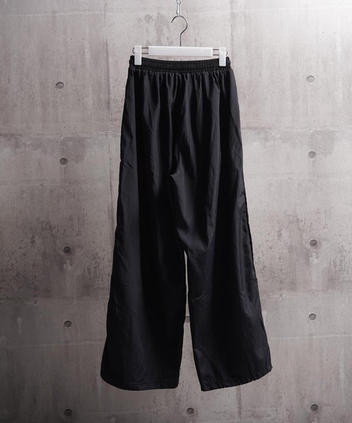 1111clothing（ワンフォークロージング）の「サイドライン バギートラックパンツ / Side Line Baggy Track Pants（その他パンツ・メンズ・グレー/ブラック・FREE）」の5枚目の写真
