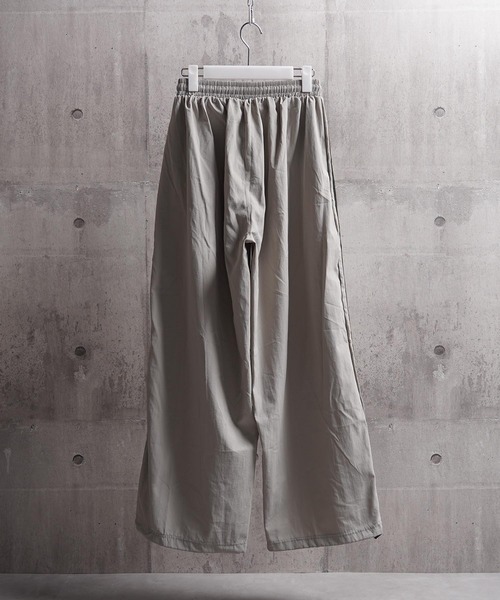 1111clothing（ワンフォークロージング）の「サイドライン バギートラックパンツ / Side Line Baggy Track Pants（その他パンツ・メンズ・グレー/ブラック・FREE）」の19枚目の写真