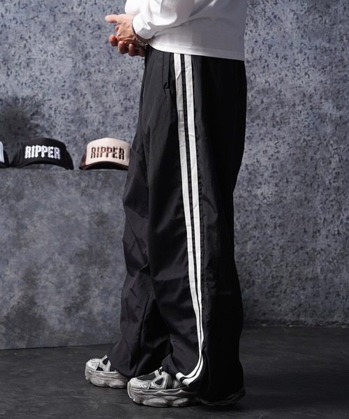 1111clothing（ワンフォークロージング）の「サイドライン バギートラックパンツ / Side Line Baggy Track Pants（その他パンツ・メンズ・グレー/ブラック・FREE）」の13枚目の写真