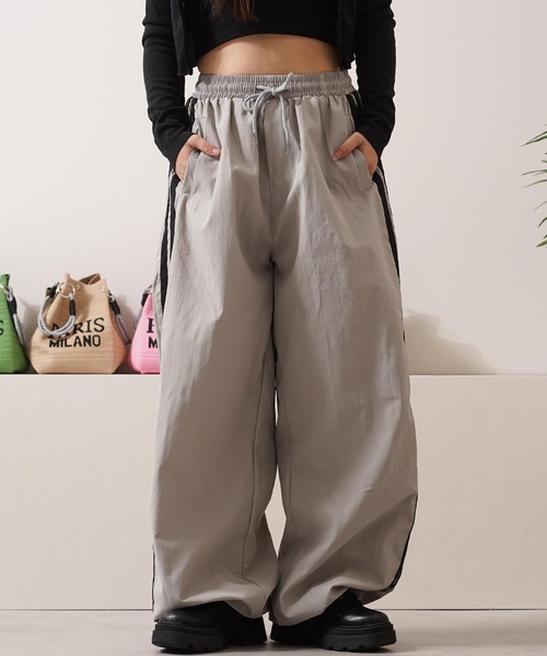 1111clothing（ワンフォークロージング）の「サイドライン バギートラックパンツ / Side Line Baggy Track Pants（その他パンツ・メンズ・グレー/ブラック・FREE）」の20枚目の写真