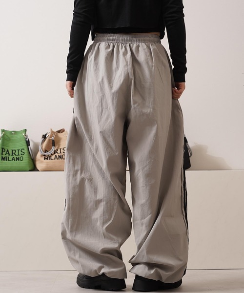 1111clothing（ワンフォークロージング）の「サイドライン バギートラックパンツ / Side Line Baggy Track Pants（その他パンツ・メンズ・グレー/ブラック・FREE）」の22枚目の写真