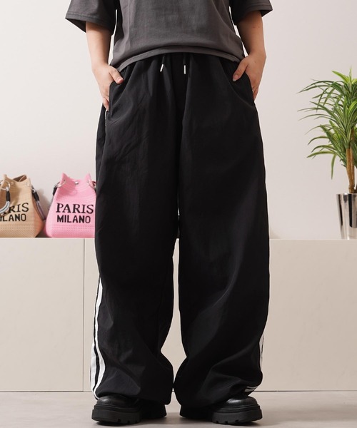 1111clothing（ワンフォークロージング）の「サイドライン バギートラックパンツ / Side Line Baggy Track Pants（その他パンツ・メンズ・グレー/ブラック・FREE）」の6枚目の写真