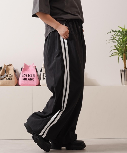 1111clothing（ワンフォークロージング）の「サイドライン バギートラックパンツ / Side Line Baggy Track Pants（その他パンツ・メンズ・グレー/ブラック・FREE）」の9枚目の写真