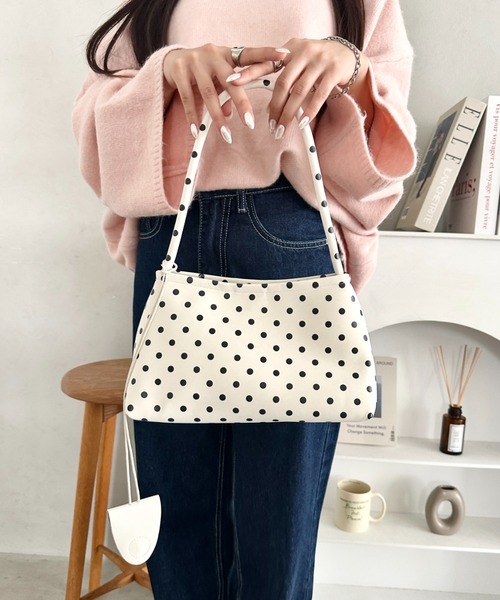 wears(ウェアーズ)の「スクエアショルダーバッグ(ショルダーバッグ・レディース・ホワイト系その他/イエロー/ブラウン/ブラック/ベージュ/ブラック系その他/グリーン・FREE)」の2枚目の写真